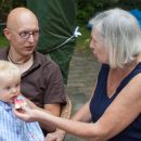 Hannes und Helene feiern ihren ersten Geburtstag im Hinterhof in der Arndtstrasse 59 - und viele, viele liebe Verwandte und Freunde sind mit dabei, juchei.