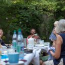 Hannes und Helene feiern ihren ersten Geburtstag im Hinterhof in der Arndtstrasse 59 - und viele, viele liebe Verwandte und Freunde sind mit dabei, juchei.