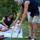Hannes und Helene feiern ihren ersten Geburtstag im Hinterhof in der Arndtstrasse 59 - und viele, viele liebe Verwandte und Freunde sind mit dabei, juchei.