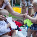 Hannes und Helene feiern ihren ersten Geburtstag im Hinterhof in der Arndtstrasse 59 - und viele, viele liebe Verwandte und Freunde sind mit dabei, juchei.
