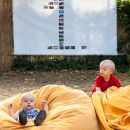 Hannes und Helene feiern ihren ersten Geburtstag im Hinterhof in der Arndtstrasse 59 - und viele, viele liebe Verwandte und Freunde sind mit dabei, juchei.
