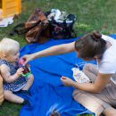 Hannes und Helene feiern ihren ersten Geburtstag im Hinterhof in der Arndtstrasse 59 - und viele, viele liebe Verwandte und Freunde sind mit dabei, juchei.