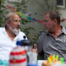 Hannes und Helene feiern ihren ersten Geburtstag im Hinterhof in der Arndtstrasse 59 - und viele, viele liebe Verwandte und Freunde sind mit dabei, juchei.