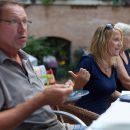 Hannes und Helene feiern ihren ersten Geburtstag im Hinterhof in der Arndtstrasse 59 - und viele, viele liebe Verwandte und Freunde sind mit dabei, juchei.