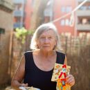 Hannes und Helene feiern ihren ersten Geburtstag im Hinterhof in der Arndtstrasse 59 - und viele, viele liebe Verwandte und Freunde sind mit dabei, juchei.