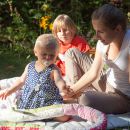 Hannes und Helene feiern ihren ersten Geburtstag im Hinterhof in der Arndtstrasse 59 - und viele, viele liebe Verwandte und Freunde sind mit dabei, juchei.