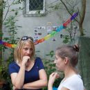 Hannes und Helene feiern ihren ersten Geburtstag im Hinterhof in der Arndtstrasse 59 - und viele, viele liebe Verwandte und Freunde sind mit dabei, juchei.