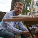 Berlin-Mahsdorf. Im Kellner-HÃ¤uschen mit vielen Freunden. Anfang Juli 2012.