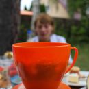 Berlin-Mahsdorf. Im Kellner-HÃ¤uschen mit vielen Freunden. Anfang Juli 2012.