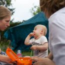 Berlin-Mahsdorf. Im Kellner-HÃ¤uschen mit vielen Freunden. Anfang Juli 2012.