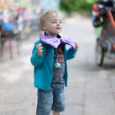 Endlich Sommer! Mitte Juni waren wir mit Papi im Mahlsdorfer HÃ¤uschen - und viele Leute haben uns besucht. Toll!Hier sind wir auf Luzie Glawes 4. Geburtstagsfeier in Friedrichshain.