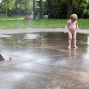 Endlich Sommer! Mitte Juni waren wir mit Papi im Mahlsdorfer HÃ¤uschen - und viele Leute haben uns besucht. Toll!Hier sind wir auf Luzie Glawes 4. Geburtstagsfeier in Friedrichshain.