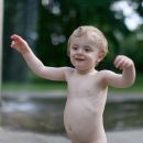 Endlich Sommer! Mitte Juni waren wir mit Papi im Mahlsdorfer HÃ¤uschen - und viele Leute haben uns besucht. Toll!Hier sind wir auf Luzie Glawes 4. Geburtstagsfeier in Friedrichshain.