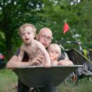 Endlich Sommer! Mitte Juni waren wir mit Papi im Mahlsdorfer HÃ¤uschen - und viele Leute haben uns besucht. Toll! Samstag mit Familie Glawe/Griebel und Stefan Brausse.