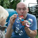 Endlich Sommer! Mitte Juni waren wir mit Papi im Mahlsdorfer HÃ¤uschen - und viele Leute haben uns besucht. Toll! Sonntag mit Silke & Ilja, Susanne, Henry und Edda.