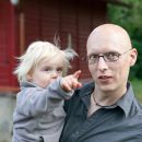 Endlich Sommer! Mitte Juni waren wir mit Papi im Mahlsdorfer HÃ¤uschen - und viele Leute haben uns besucht. Toll! Sonntag mit Silke & Ilja, Susanne, Henry und Edda.