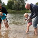 Endlich Sommer! Mitte Juni waren wir mit Papi im Mahlsdorfer HÃ¤uschen - und viele Leute haben uns besucht. Toll! Sonntag mit Silke & Ilja, Susanne, Henry und Edda.